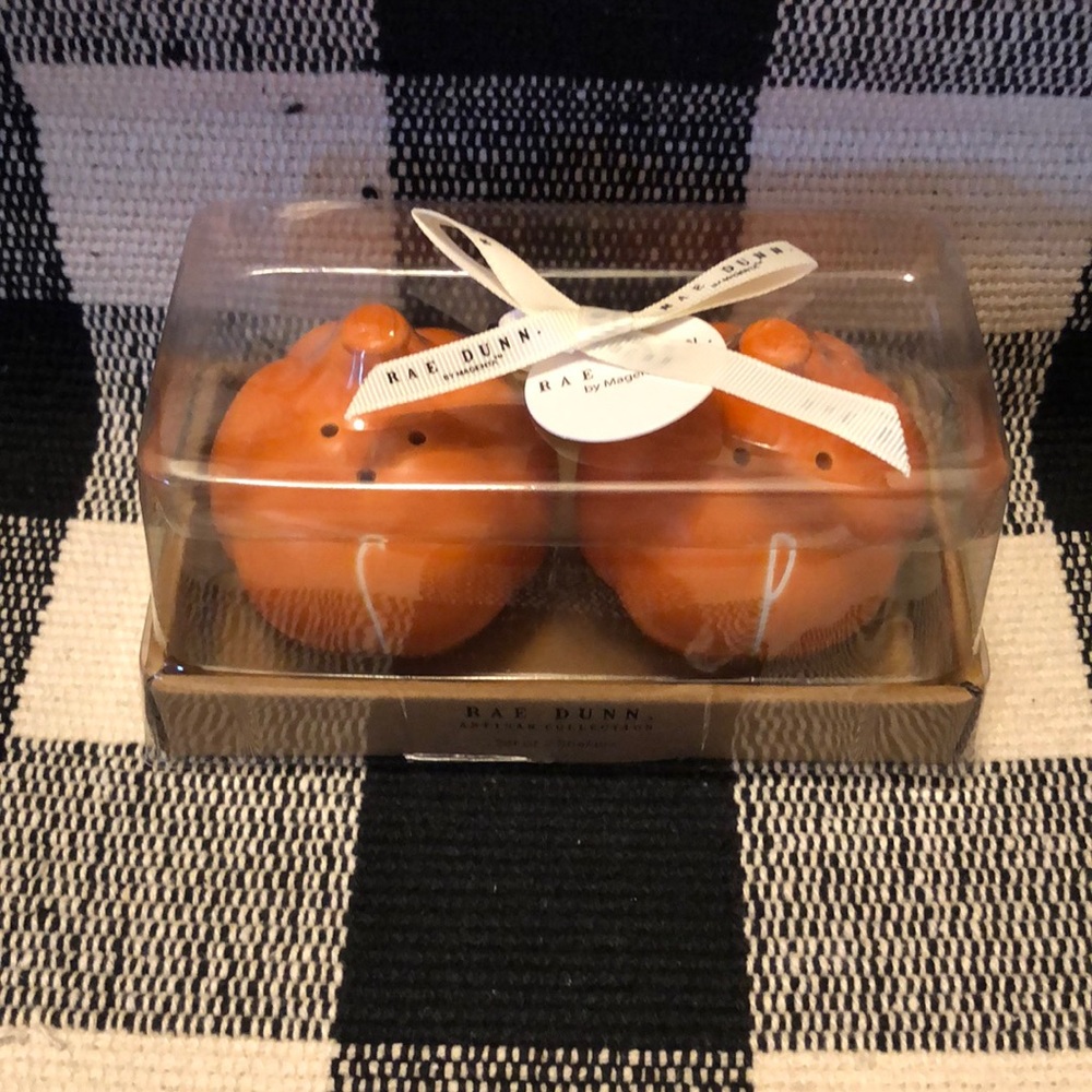 NWT Rae Dunn orange pumpkin salt and pepper shaker